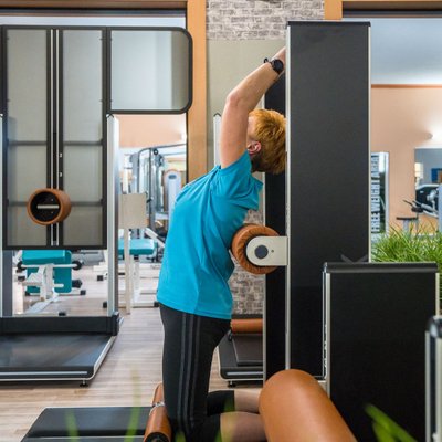 Fitnessstudio Scholzhalle Hoyerswerda: Entdecke, wie Dehnen Deine Beweglichkeit steigert & Schmerzen lindert. Starte jetzt und fühle den Unterschied!