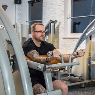 Fitnessstudio Scholzhalle Hoyerswerda: Steigere Deine Power mit gezieltem Krafttraining! Optimiere jetzt Deine Fitness für spürbare Ergebnisse. Leg los!
