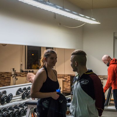 Fitnessstudio Scholzhalle Hoyerswerda: Trainiert zu zweit & bleibt gesund! Unser Fitnessprogramm für Paare bringt Spaß & Ergebnisse.