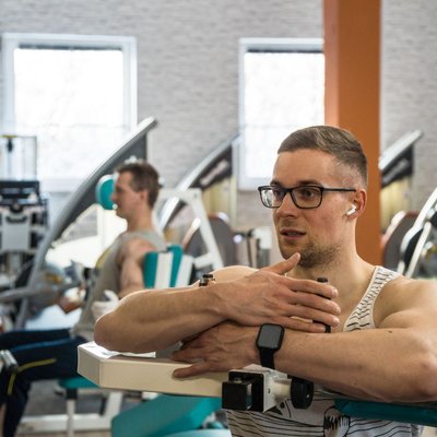 Fitnessstudio Scholzhalle Hoyerswerda: Steigere Deine Kraft & Ausdauer im Fitnessstudio! Effektives Krafttraining für Topform & Gesundheit. Jetzt Power aufbauen!