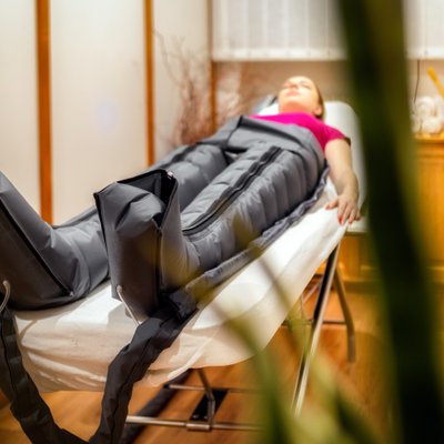 Fitnessstudio Scholzhalle Hoyerswerda: Lymphdrainage Anwendung im Fitnessstudio.