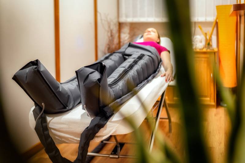 Fitnessstudio Scholzhalle Hoyerswerda: Lymphdrainage Anwendung im Fitnessstudio.