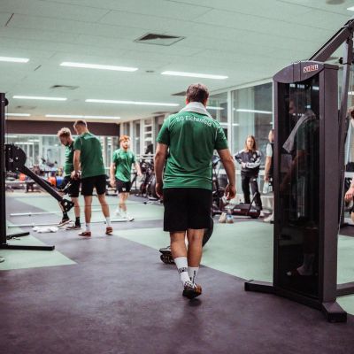 Sportschule Oberhaching: Entdecke Dein Fitnesscenter. Top Geräte, individuelles Training & Pro-Betreuung. 