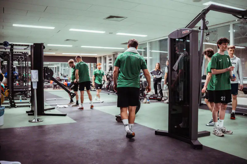 Sportschule Oberhaching: Entdecke Dein Fitnesscenter. Top Geräte, individuelles Training & Pro-Betreuung. 