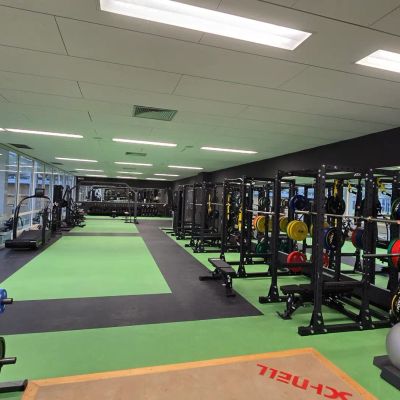 Sportschule Oberhaching: Entdecke Dein Fitnesscenter. Top Geräte, individuelles Training & Pro-Betreuung. 