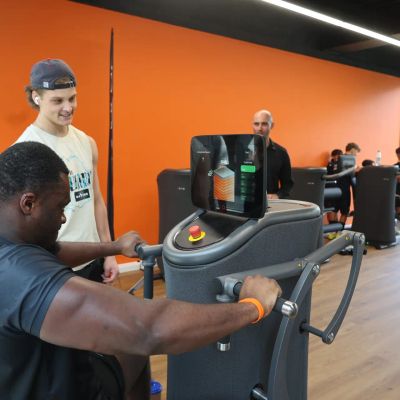 Sportschule Oberhaching: Entdecke EGYM Workouts: Dein Weg zur Topform mit smarten, personalisierten Geräten. Erlebe den Unterschied!
