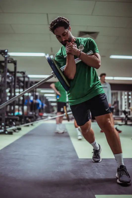 Sportschule Oberhaching: Krafttraining für alle! Verbessere Deine Fitness und fühle Dich stark und gesund.