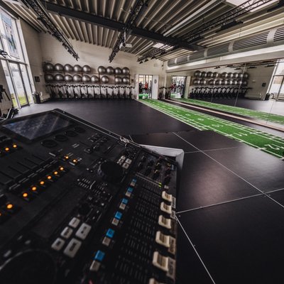 Tatkraft_Fitnessstudio_Neunhaus_Gruppenkurse