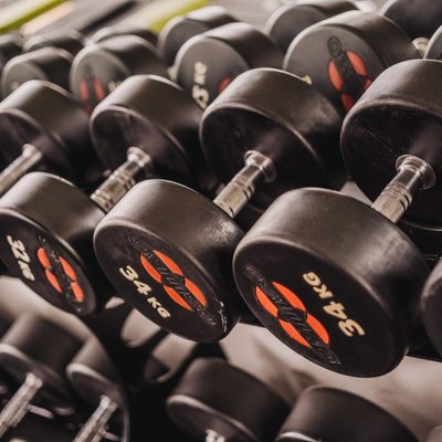 Tatkraft_Fitnessstudio_Neunhaus_Hanteln