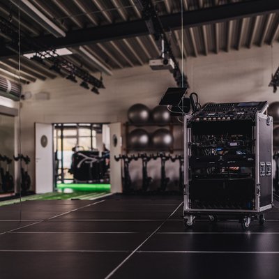 Tatkraft_Fitnessstudio_Neunhaus_Kurse