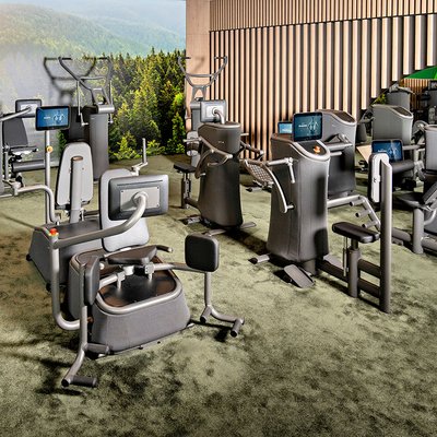 Geräte mit digitalen Bildschirmen für das Gerätetraining bei active Therapie und Training.