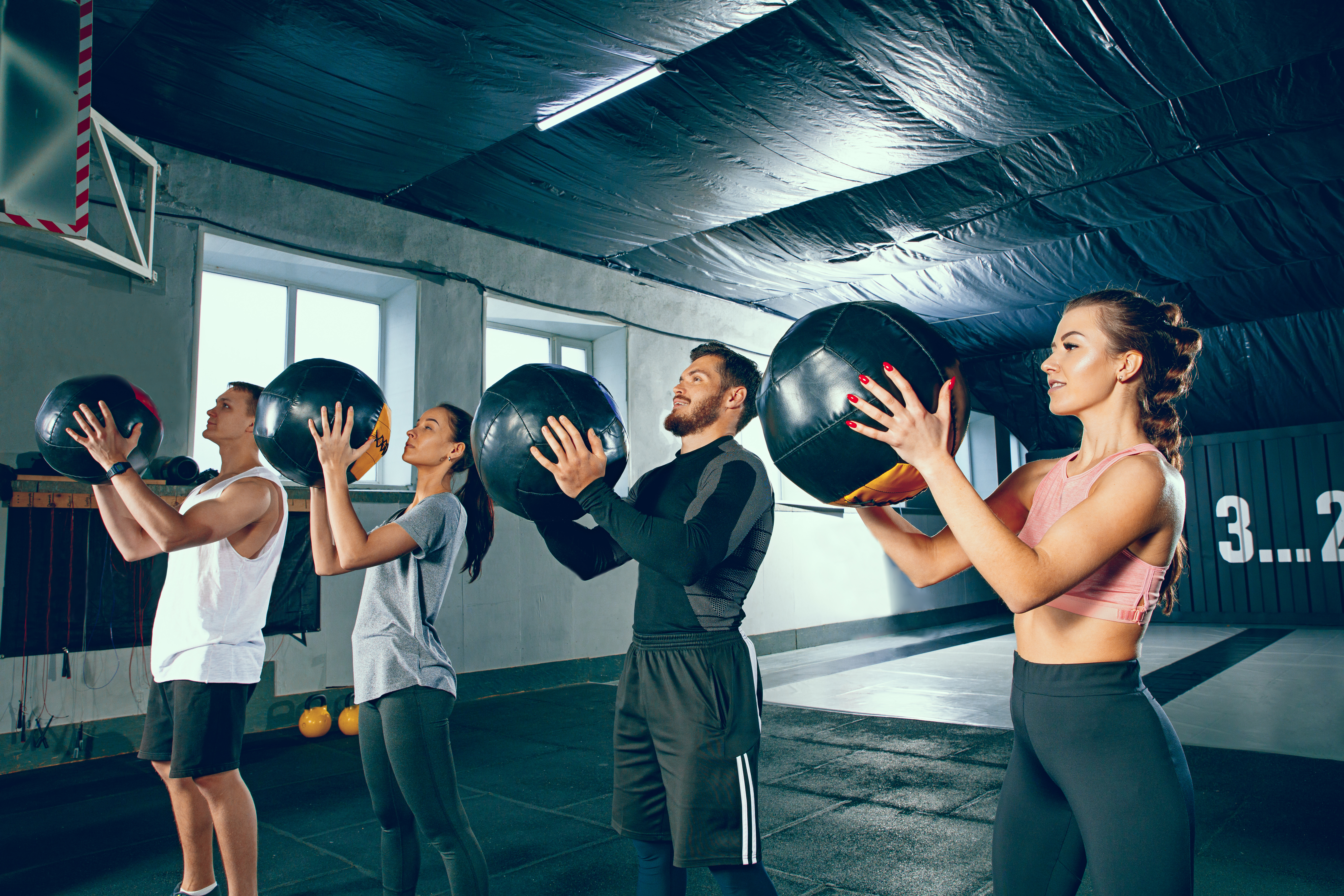 Gruppe beim gemeinsamen Fitnesstraining